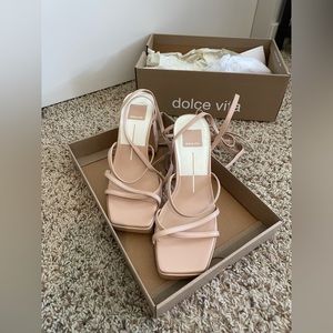 Dolce Vita Amanda Heel Size 7 in Cream